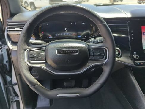 Used 2023 Jeep Wagoneer Series III w/ Premium Group I AWD/4WD image 11