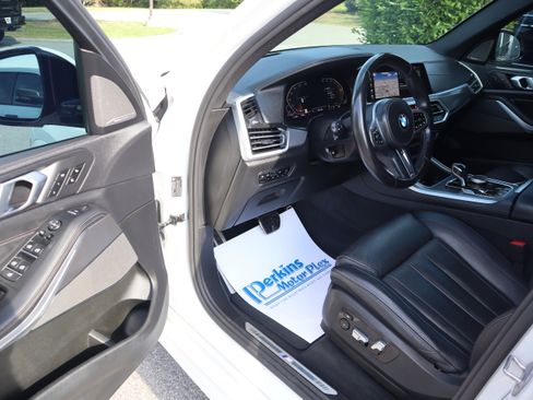 Used 2021 BMW X5 sDrive40i w/ M Sport Package RWD image 3
