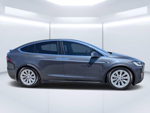 Used 2018 Tesla Model X 75D AWD/4WD image 2