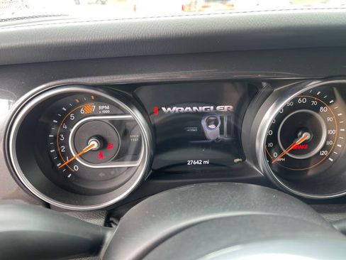 Used 2023 Jeep Wrangler Unlimited Sahara AWD/4WD image 9