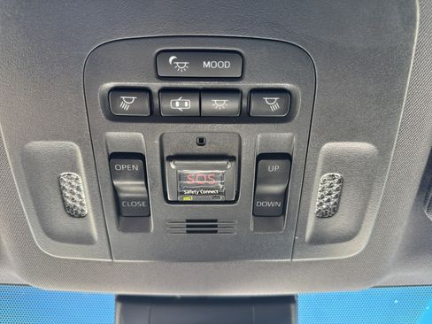 Used 2019 Toyota Avalon Touring FWD image 25