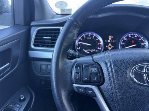 Used 2014 Toyota Highlander XLE image 22