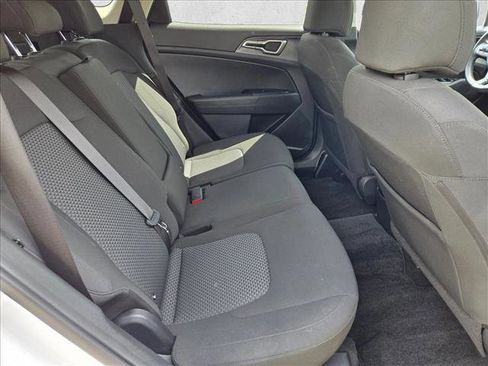 Used 2025 Kia Sportage LX image 18