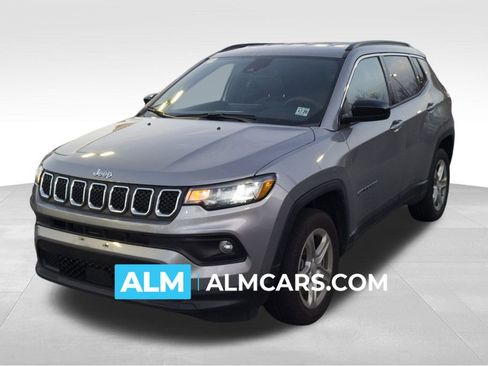 Used 2024 Jeep Compass Latitude image 1