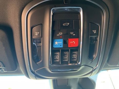 Used 2024 Jeep Grand Cherokee L Limited image 17