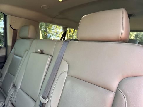 Used 2020 Chevrolet Suburban LT image 15