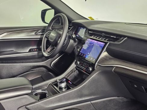 Used 2025 Jeep Grand Cherokee L Limited w/ Luxury Tech Group II image 40