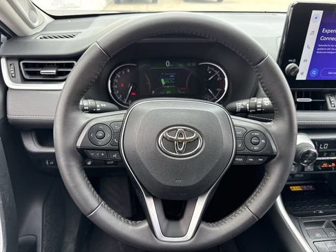 Used 2023 Toyota RAV4 XLE Premium image 14