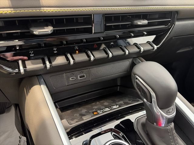 New 2026 Chevrolet Colorado ZR2 w/ Technology Package AWD/4WD image 19