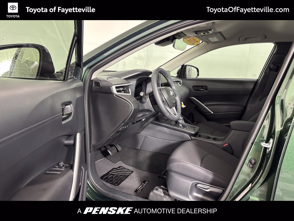 Used 2026 Toyota Corolla Cross LE FWD image 25