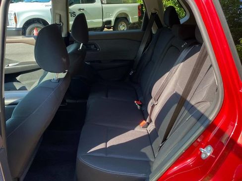 Used 2023 Nissan Rogue S AWD/4WD image 9