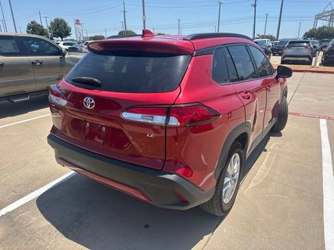 Used 2022 Toyota Corolla Cross LE FWD image 3
