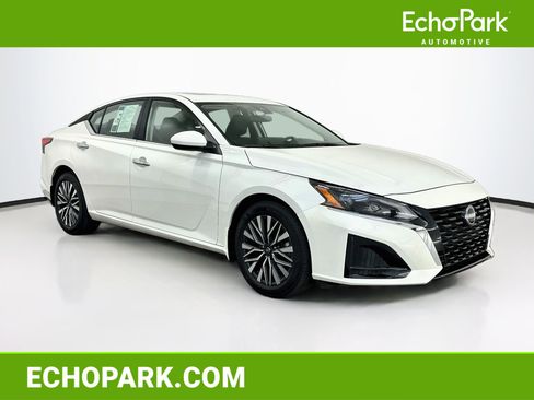 Used 2024 Nissan Altima 2.5 SV w/ SV Premium Package FWD image 1