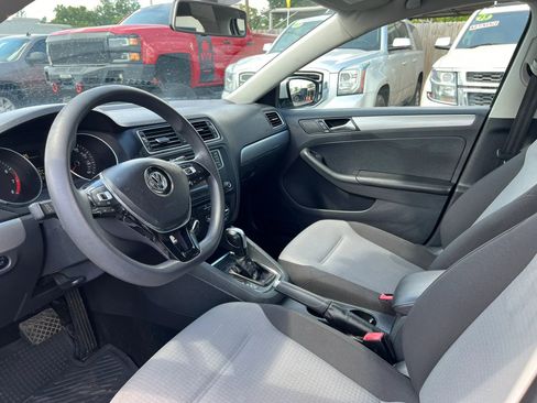 Used 2017 Volkswagen Jetta S image 9