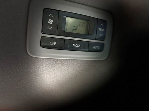 Used 2014 Toyota Sienna LE FWD image 16