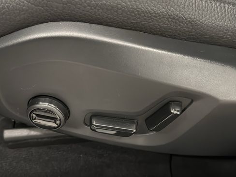 Certified 2025 Volvo XC60 B5 Plus AWD/4WD image 24