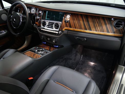 Used 2015 Rolls-Royce Wraith image 14