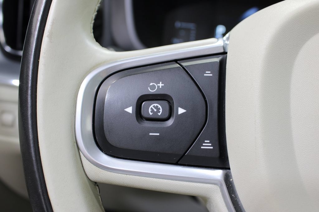 Used 2018 Volvo XC60 T6 Momentum w/ Convenience Package AWD/4WD image 27