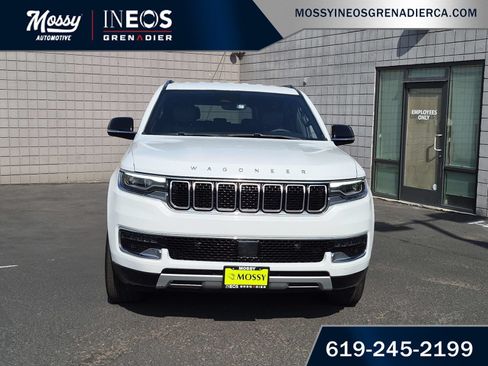 Used 2024 Jeep Wagoneer L Series II RWD image 3