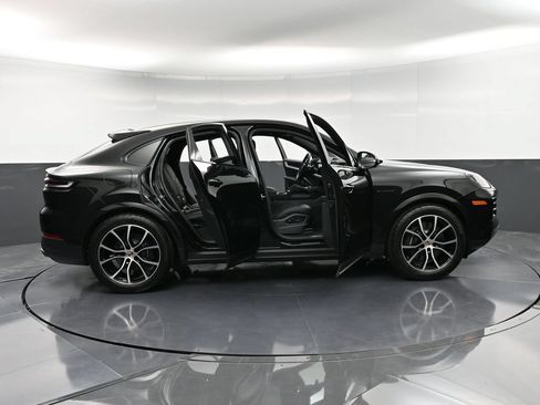 Certified 2025 Porsche Cayenne E-Hybrid Coupe AWD/4WD image 36
