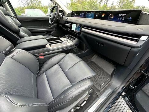 New 2025 Lincoln Navigator Reserve AWD/4WD image 22