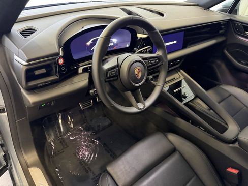 Certified 2025 Porsche Macan 4S Electric image 4