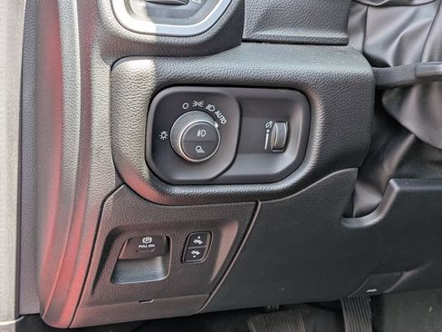 Used 2022 RAM 1500 Big Horn AWD/4WD image 16