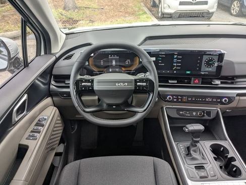 New 2027 Kia Carnival LX FWD image 18