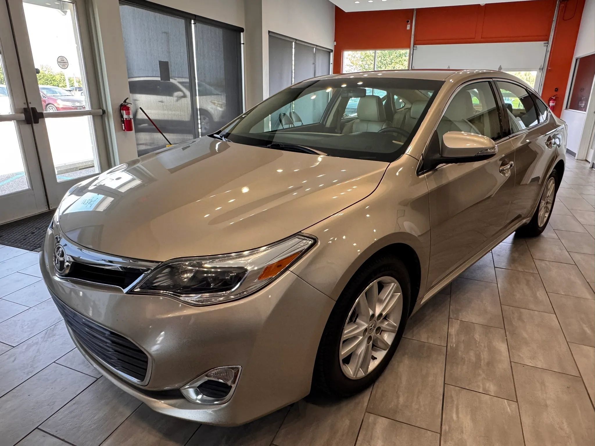 Used 2015 Toyota Avalon XLE FWD image 6