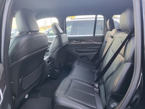 New 2025 Jeep Grand Cherokee Limited image 30