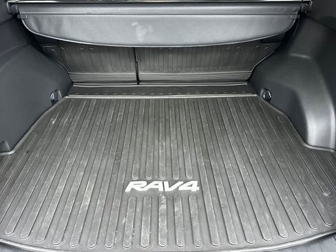 Used 2023 Toyota RAV4 XLE Premium image 16