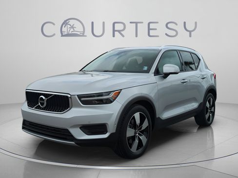 Used 2019 Volvo XC40 T5 Momentum AWD/4WD image 1