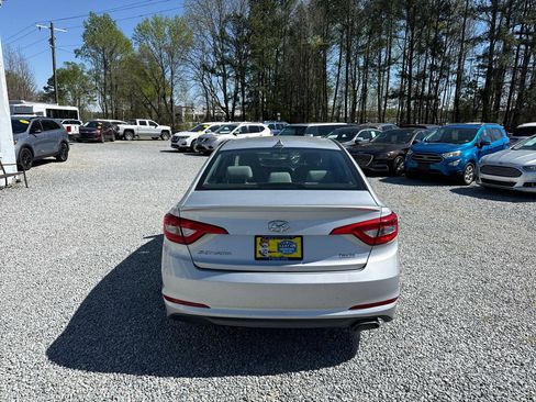 Used 2017 Hyundai Sonata SE image 4