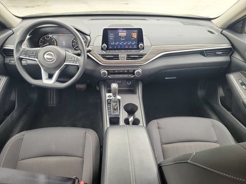 Used 2025 Nissan Altima 2.5 SV FWD image 11