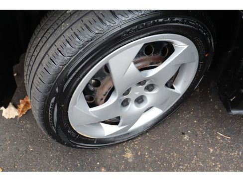 Used 2010 Pontiac Vibe w/ Sun And Sound Package image 15