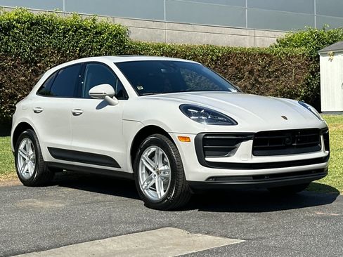 Certified 2025 Porsche Macan AWD/4WD image 10