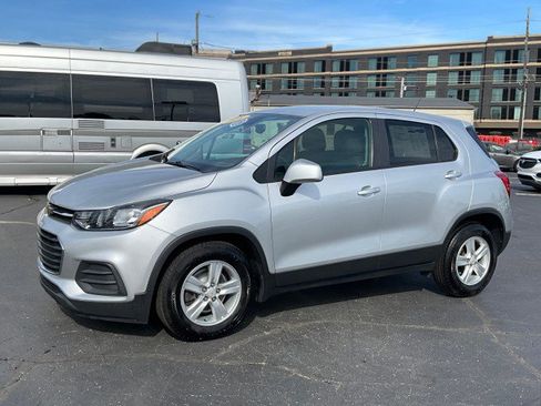 Used 2020 Chevrolet Trax LS w/ Tint and Cruise Package FWD image 3
