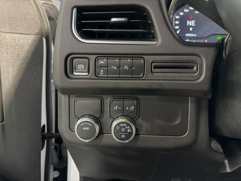 Used 2024 GMC Yukon SLT RWD image 25