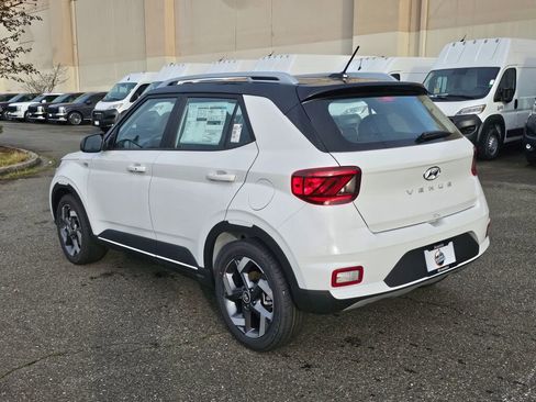Used 2026 Hyundai Venue SEL image 5