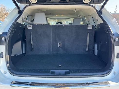 Used 2023 Toyota Highlander XLE image 6