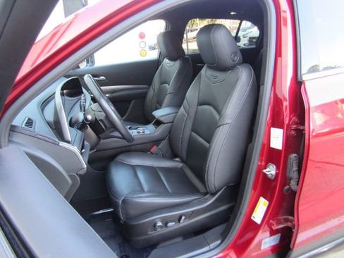 Used 2024 Cadillac XT4 Premium Luxury image 16