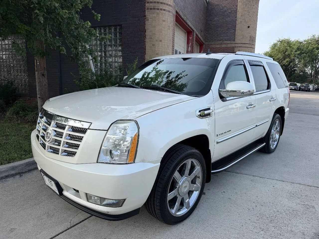 Used 2009 Cadillac Escalade 4WD Hybrid image 1