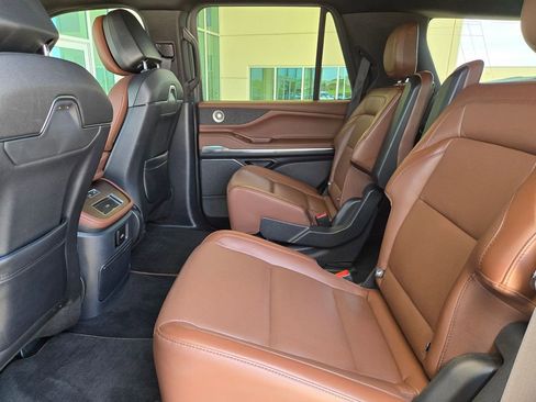 Used 2025 Lincoln Navigator Reserve AWD/4WD image 15