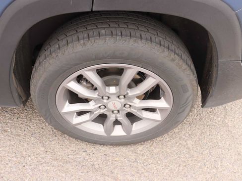 Used 2024 GMC Terrain SLT AWD/4WD image 9
