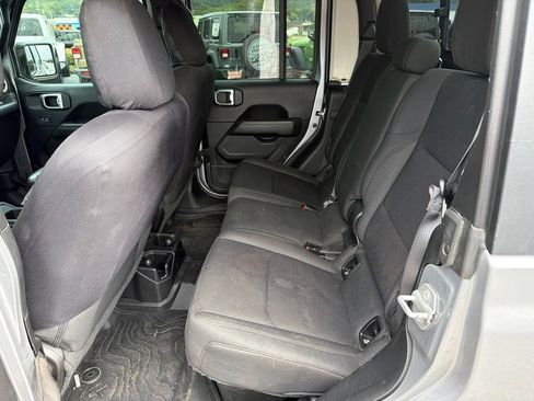Used 2020 Jeep Gladiator Overland AWD/4WD image 7