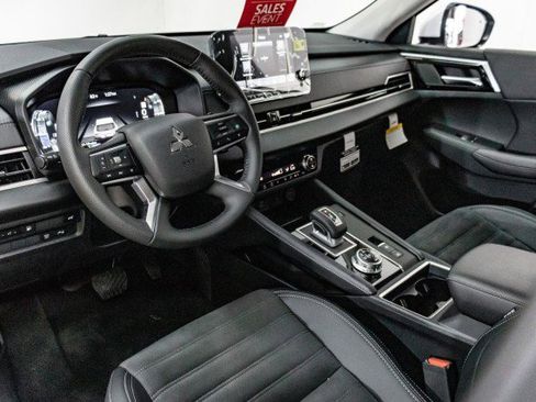 New 2025 Mitsubishi Outlander SE image 7