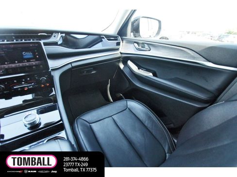 Used 2023 Jeep Grand Cherokee Limited w/ Luxury Tech Group II RWD image 11