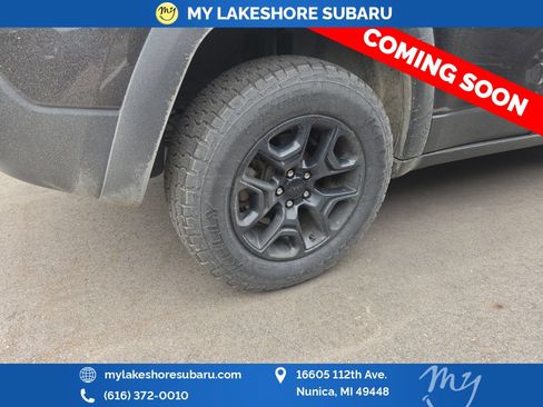 Used 2021 Jeep Cherokee Trailhawk AWD/4WD image 4