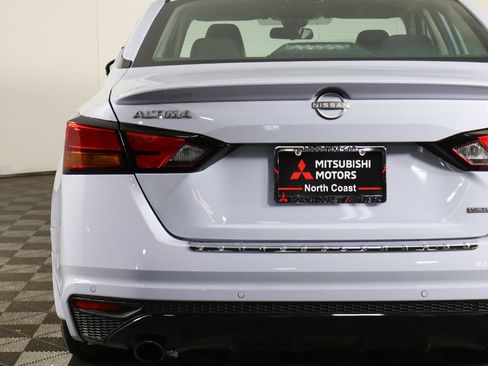 Used 2023 Nissan Altima 2.0 SR FWD image 16