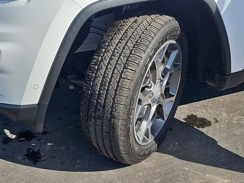 Used 2022 Jeep Grand Cherokee Limited w/ Trailer Tow Group IV image 36